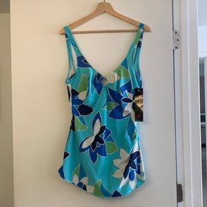 One piece sweamwear. Roxanne. Cup sizeC.